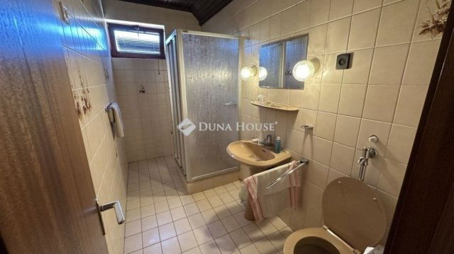 Eladó családi ház, Kistarcsán 125 M Ft, 5 szobás