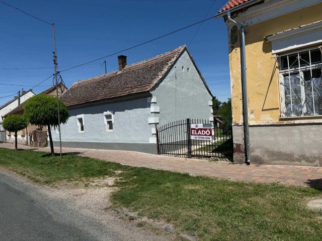 Eladó családi ház, Zalakomáron 11 M Ft, 3 szobás