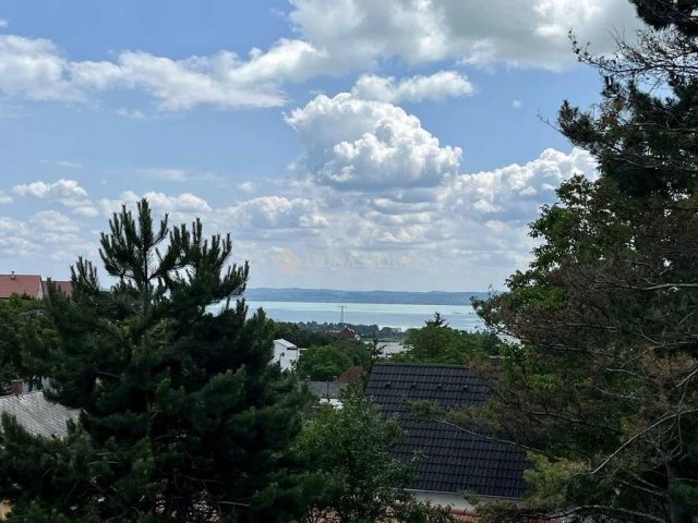 Eladó családi ház, Balatonfüreden 599 M Ft, 5 szobás