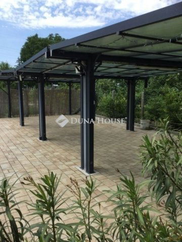 Eladó családi ház, Szegeden 289 M Ft, 6 szobás