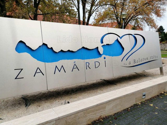 Eladó nyaraló, Zamárdiban 120 M Ft, 8 szobás