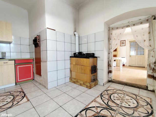 Eladó családi ház, Dombóváron 10 M Ft, 3+1 szobás