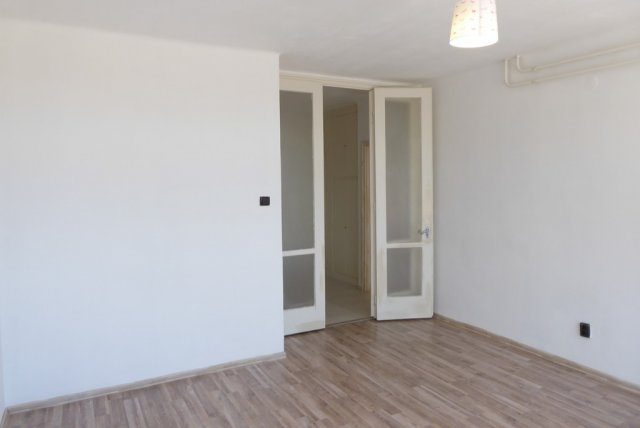 Kiadó téglalakás, albérlet, Pécsett, Sáfrány utcában