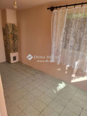 Eladó családi ház, Esztergomban 39.9 M Ft, 2 szobás