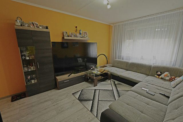 Eladó panellakás, Szegeden, Vedres utcában 69.9 M Ft, 2+1 szobás