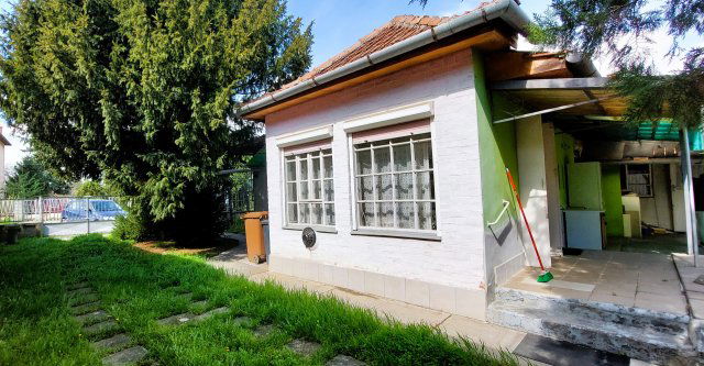 Eladó családi ház, Békésen 15 M Ft, 2 szobás