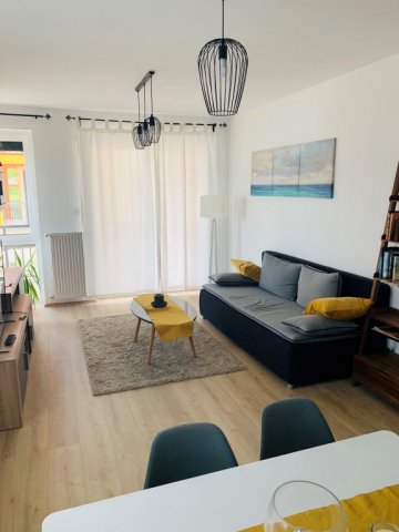 Kiadó panellakás, albérlet, Tatán 250 E Ft / hó, 3 szobás