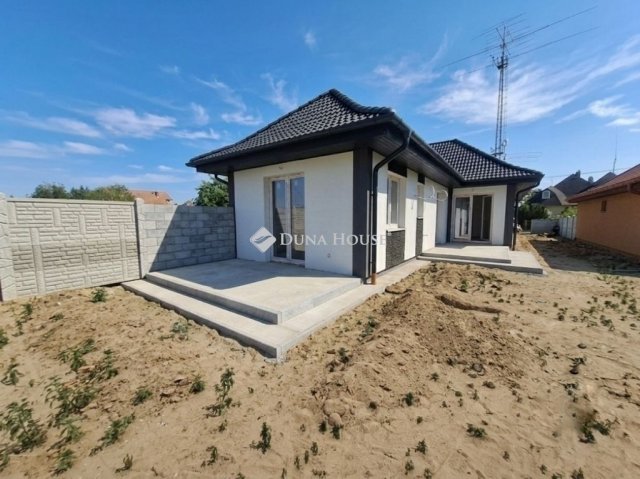 Eladó ikerház, Fóton 124 M Ft, 4 szobás / költözzbe.hu