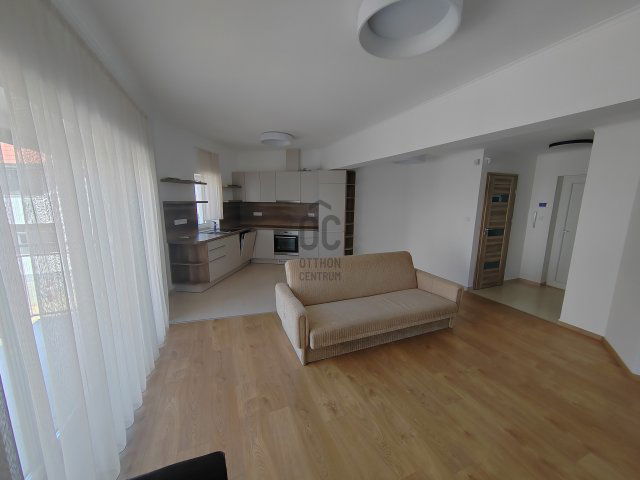 Kiadó téglalakás, albérlet, Cegléden 290 E Ft / hó, 3 szobás