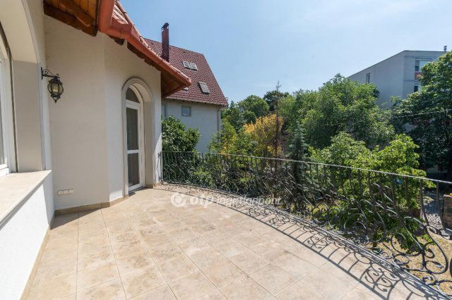 Eladó családi ház, Debrecenben 450 M Ft, 9+4 szobás
