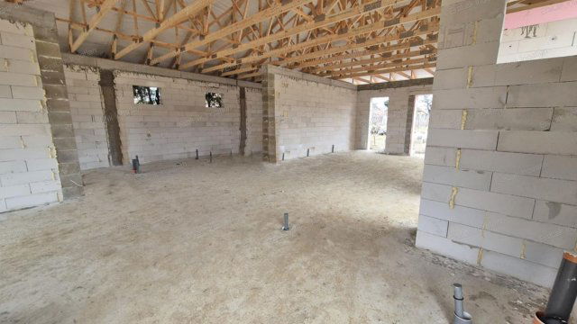 Eladó családi ház, Nyúlon 124.9 M Ft, 5 szobás