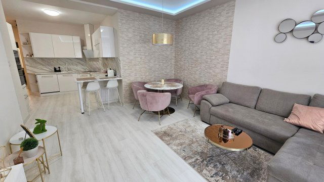 Kiadó téglalakás, albérlet, Szegeden, Révai utcában, 3 szobás