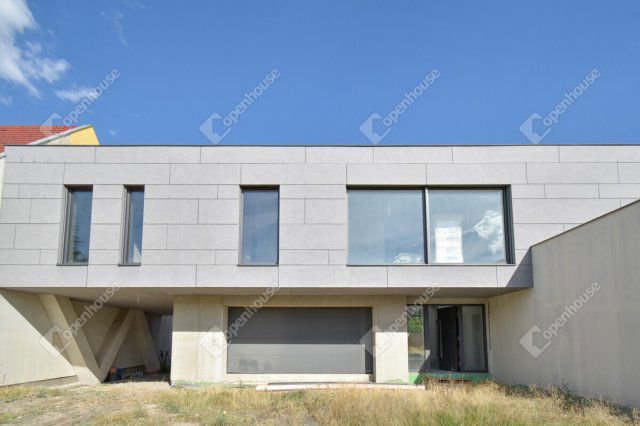 Eladó családi ház, Szegeden 319.99 M Ft, 5 szobás