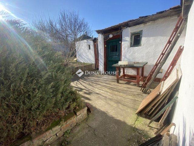 Eladó családi ház, Pécelen 55 M Ft, 3 szobás