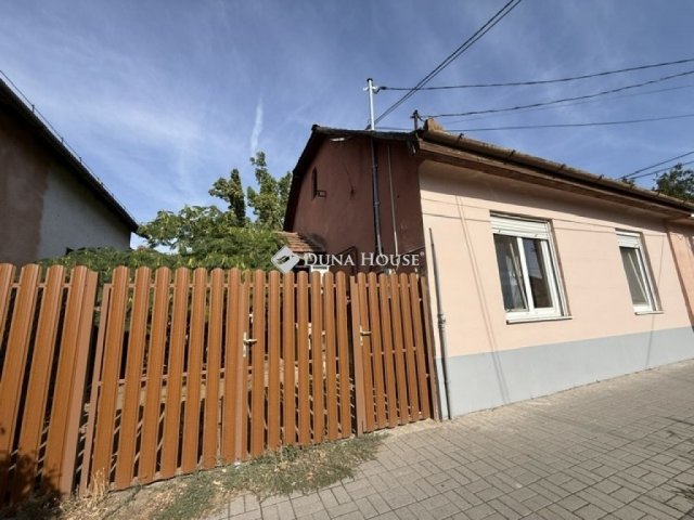 Eladó családi ház, Vecsésen 49.9 M Ft, 2 szobás