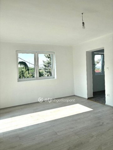 Eladó családi ház, Pécsett 105 M Ft, 4+2 szobás