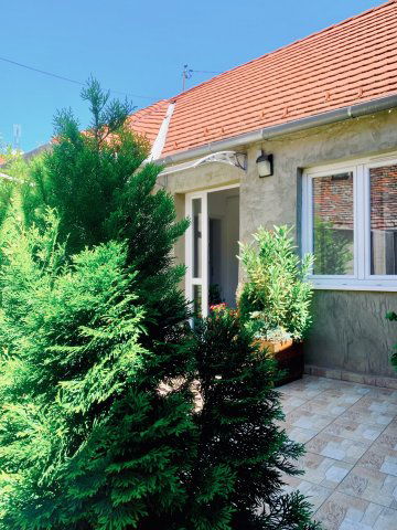 Eladó családi ház, Pécsett, Orsolya utcában 78.9 M Ft