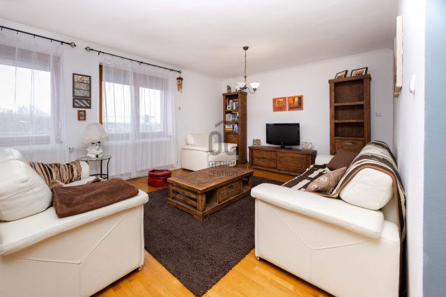 Eladó családi ház, Pécsett 199 M Ft, 5 szobás