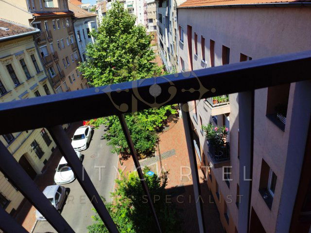 Eladó téglalakás, Budapesten, VIII. kerületben 67 M Ft, 1 szobás