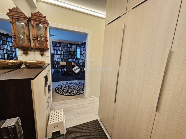 Eladó panellakás, Budapesten, III. kerületben 99.7 M Ft