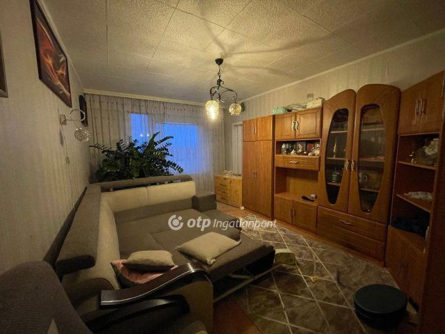 Eladó panellakás, Nyíregyházán 49.9 M Ft, 3 szobás