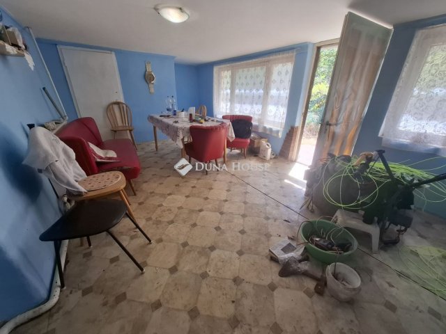 Eladó családi ház, Kiskunfélegyházán 18 M Ft, 3 szobás