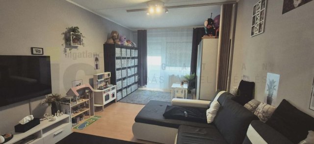 Eladó panellakás, Szegeden, Juharfás utcában 52 M Ft, 2+1 szobás