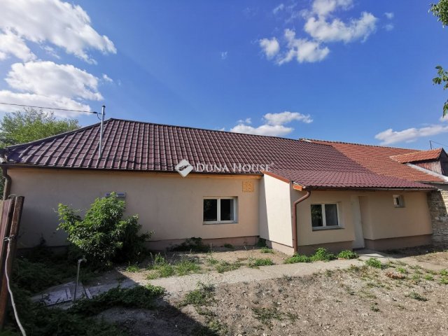 Eladó családi ház, Tatabányán, Tatai úton 38 M Ft, 3 szobás