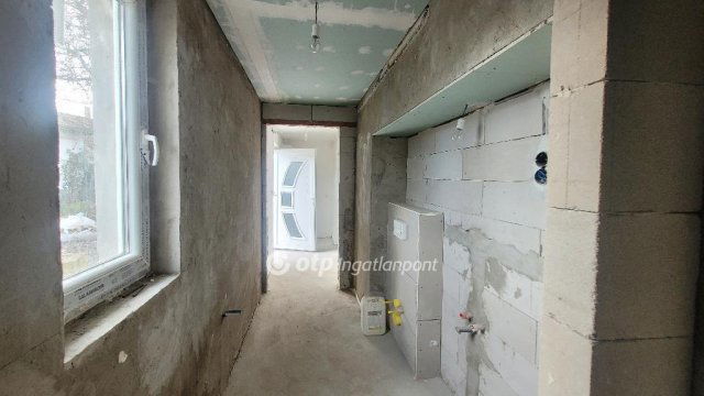 Eladó családi ház, Jászberényben 43.5 M Ft, 2 szobás