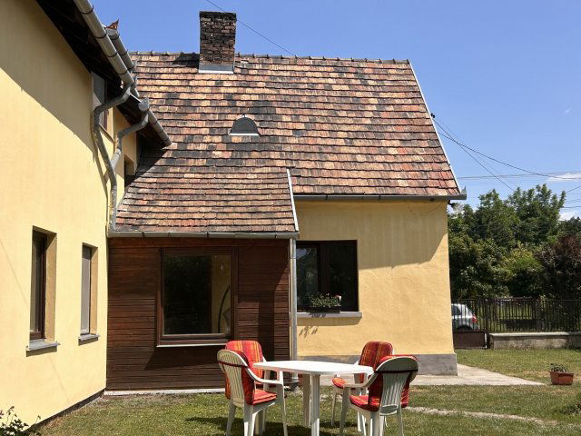 Eladó családi ház, Komáromban 110 M Ft, 5 szobás
