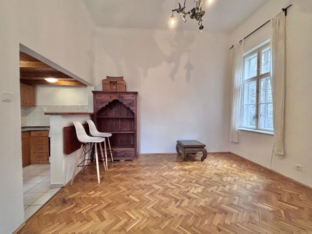 Kiadó téglalakás, albérlet, VI. kerületben, Nagymező utcában