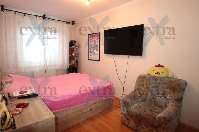 Eladó panellakás, Szegeden 56.9 M Ft, 4 szobás