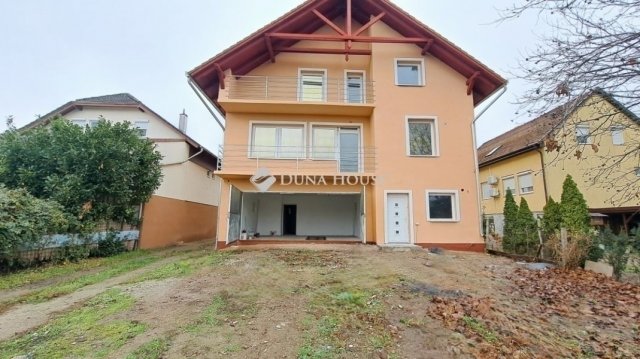 Eladó családi ház, Turán 79 M Ft, 7 szobás