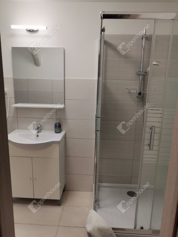 Kiadó családi ház, albérlet, Komáromban 3200 E Ft / hó