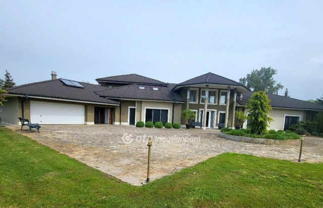 Eladó családi ház, Debrecenben 850 M Ft, 4 szobás