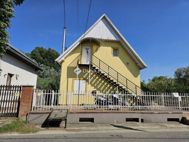 Eladó családi ház, Szigetszentmiklóson 109.9 M Ft, 8 szobás