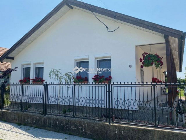 Eladó családi ház, Iváncsán 86 M Ft, 4 szobás