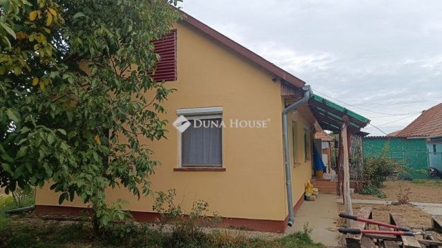 Eladó családi ház, Úrin 51.3 M Ft, 4 szobás