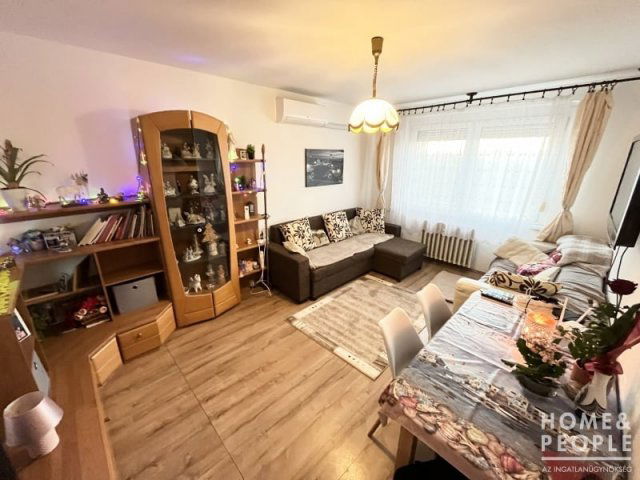 Eladó téglalakás, Szegeden 43.9 M Ft, 2 szobás