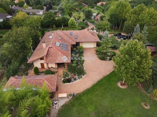 Eladó családi ház, Kecskeméten 450 M Ft, 4 szobás