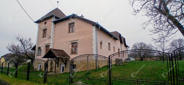 Eladó téglalakás, Galambokon 115 M Ft, 11 szobás