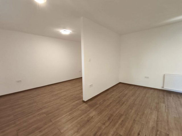 Eladó téglalakás, Budapesten, III. kerületben, Miklós téren