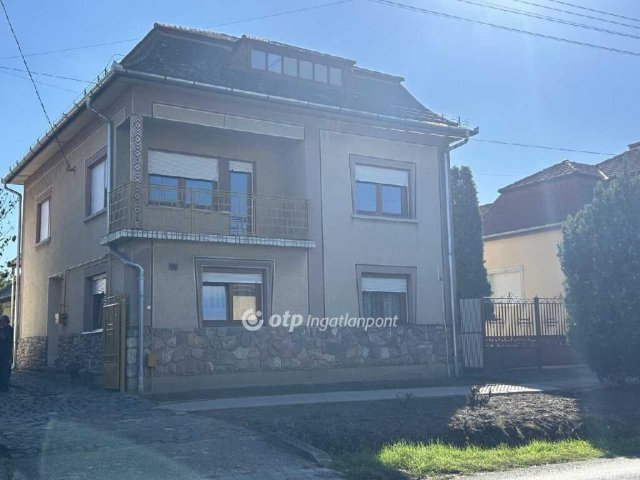 Eladó családi ház, Bagon 81 M Ft, 6+1 szobás