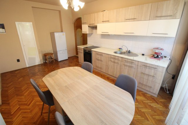 Eladó téglalakás, Szegeden, Párizsi körúton 43.9 M Ft