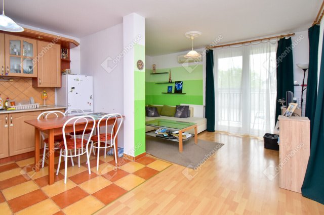 Eladó téglalakás, Szegeden 59.99 M Ft, 2 szobás