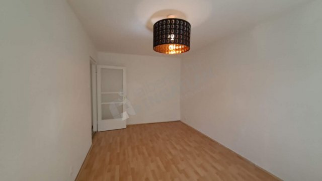 Kiadó panellakás, albérlet, III. kerületben, Váradi utcában