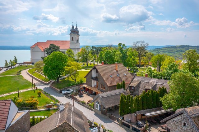 Eladó hotel, Tihanyban 328 M Ft, 6 szobás / költözzbe.hu