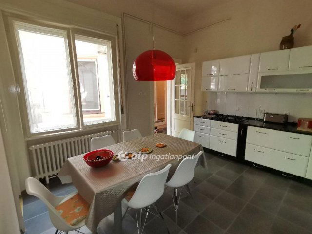 Eladó családi ház, Békéscsabán 119 M Ft, 5 szobás