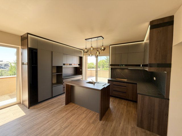 Eladó téglalakás, Debrecenben 129 M Ft, 5 szobás