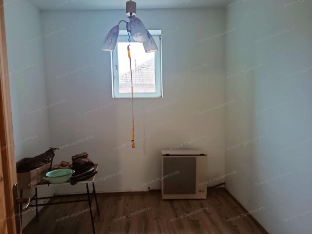 Eladó családi ház, Táskán 38 M Ft, 3 szobás